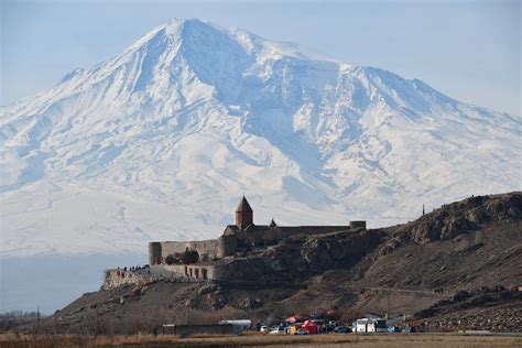 Der Ausbruch des Mount Ararat im 5. Jahrhundert: Eine Katastrophe für die Spätantike und ein Wendepunkt für das Christentum im Osten